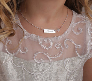 
                
                    Load image into Gallery viewer, Sterling Silver Children&amp;#39;s Bar Necklace with Daisy (BCN-HBar Daisy)
                
            