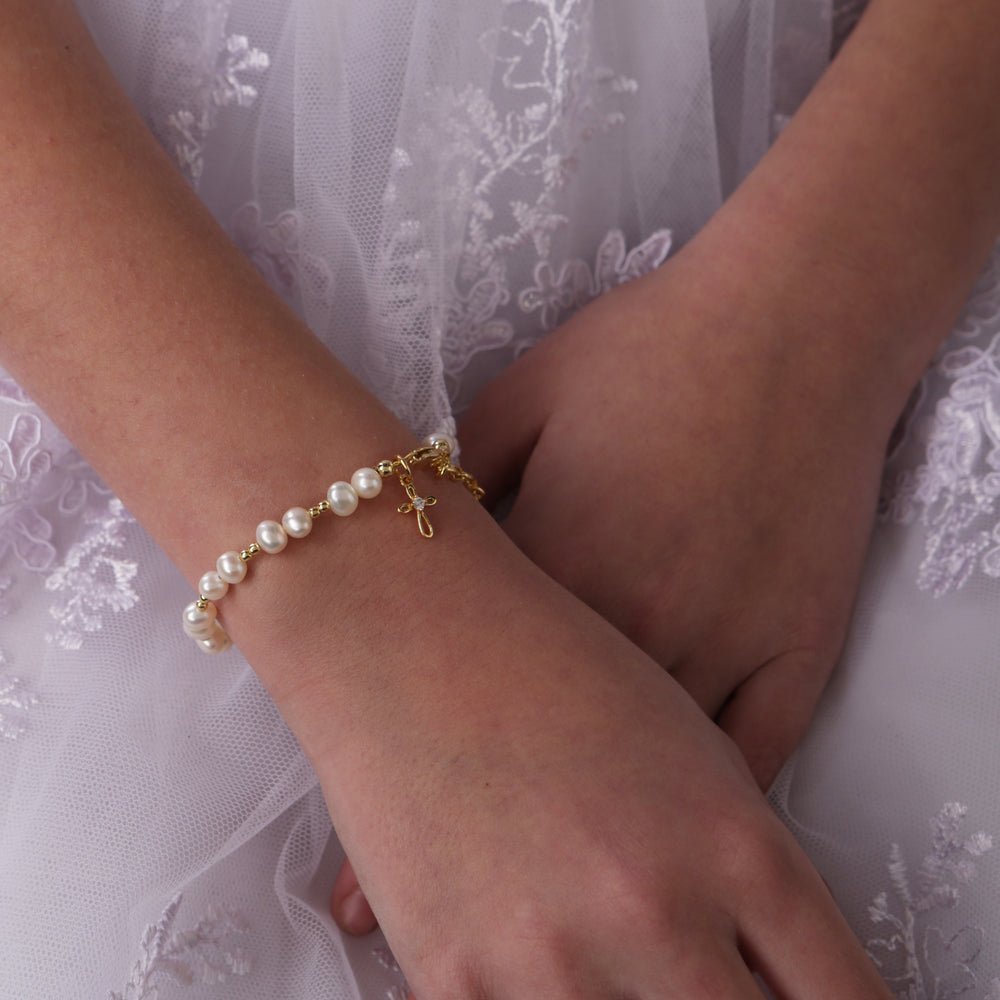 
                
                    Load image into Gallery viewer, 14K Gold-Plated Pearl Bracelet with Cross for Baptism or First Communion
                
            